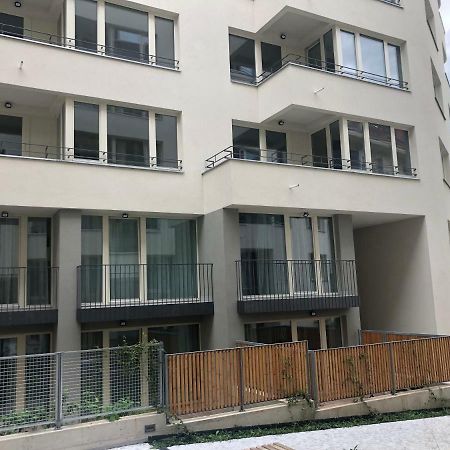 Luxury Apartment With Private Garden Прага Екстер'єр фото