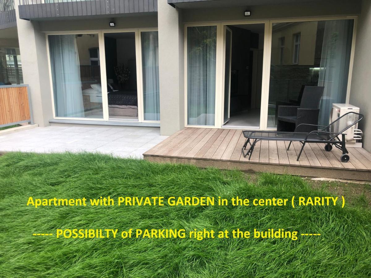 Luxury Apartment With Private Garden Прага Екстер'єр фото