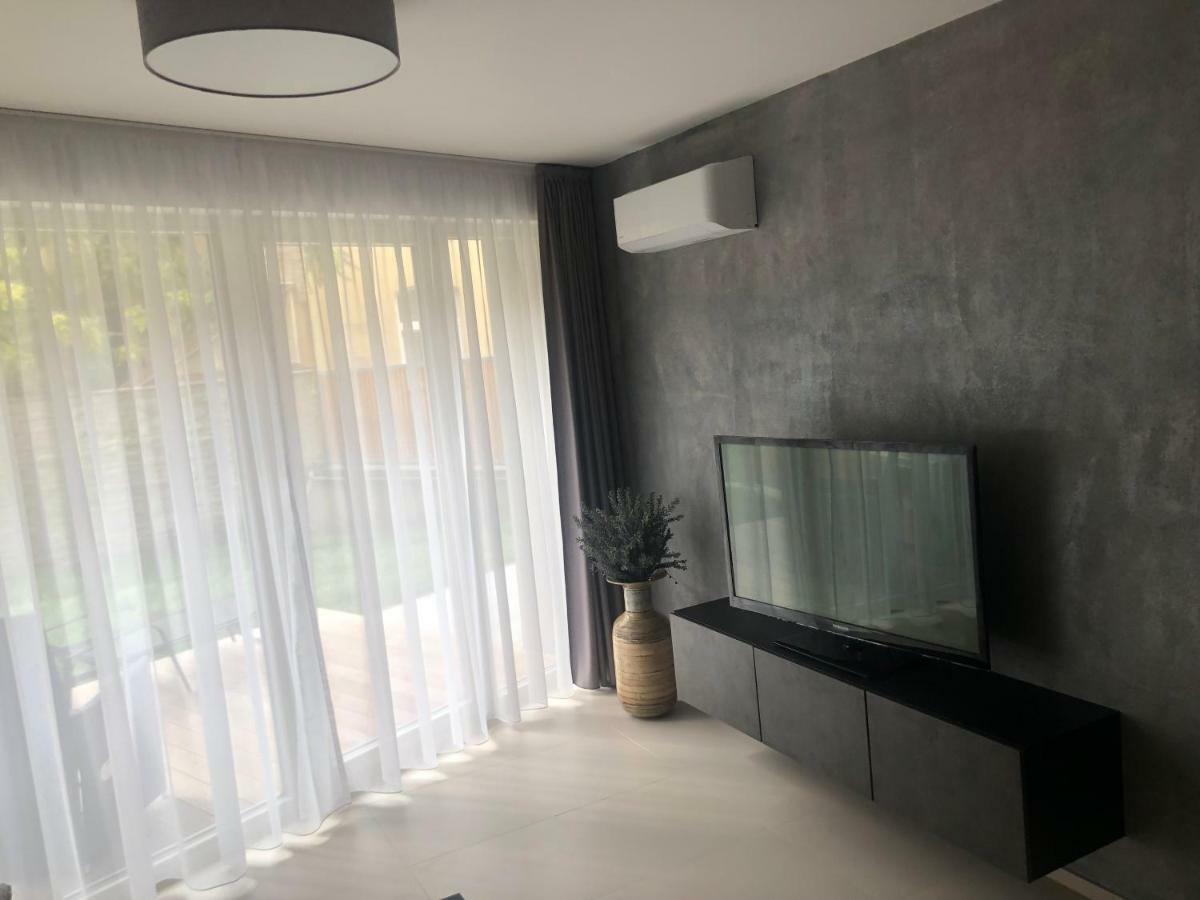 Luxury Apartment With Private Garden Прага Екстер'єр фото