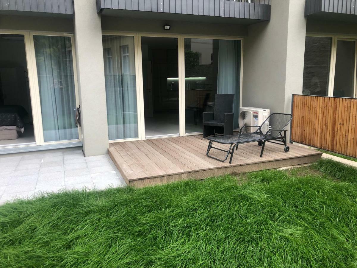 Luxury Apartment With Private Garden Прага Екстер'єр фото