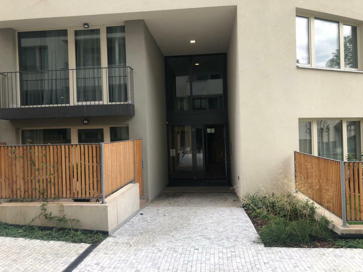 Luxury Apartment With Private Garden Прага Екстер'єр фото