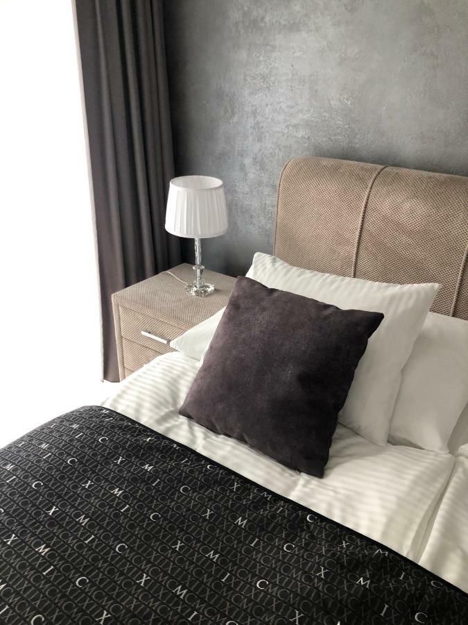 Luxury Apartment With Private Garden Прага Екстер'єр фото