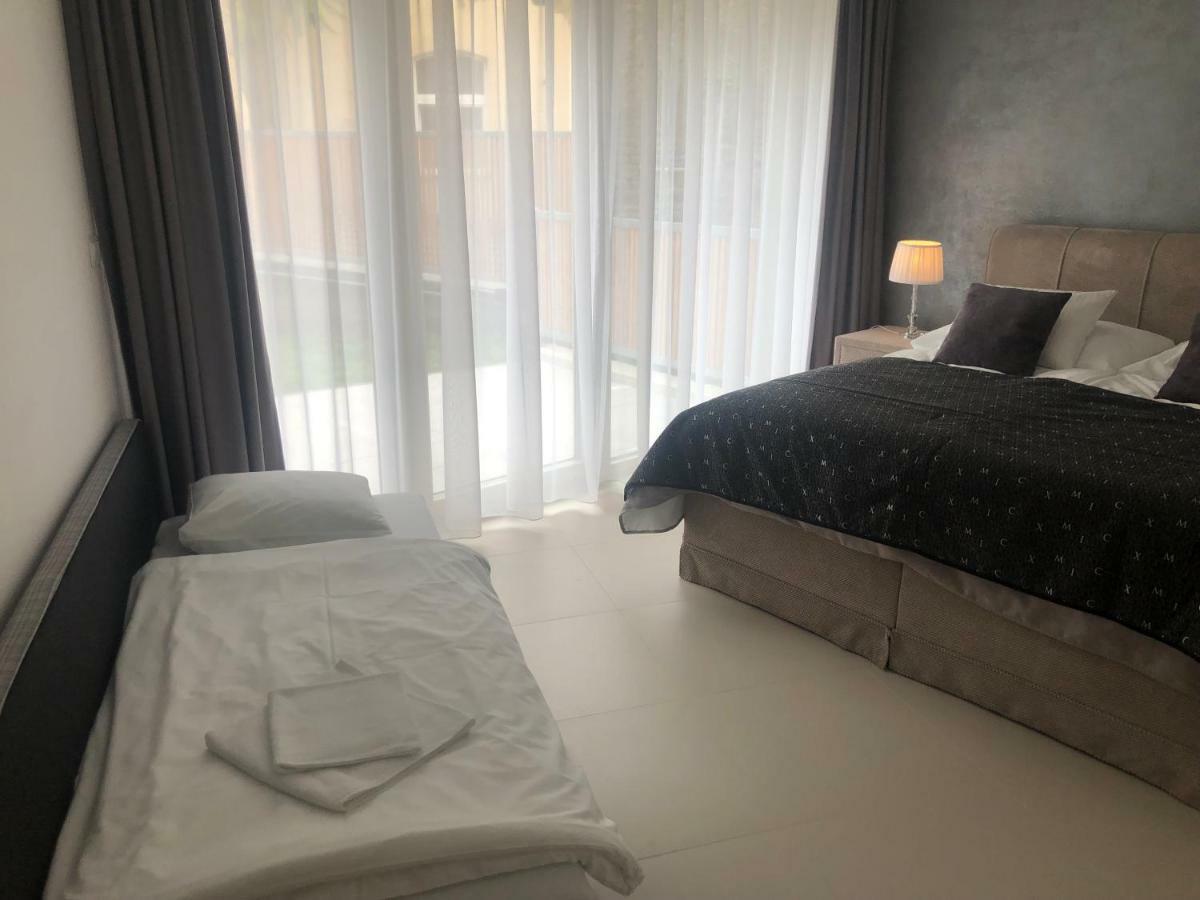 Luxury Apartment With Private Garden Прага Екстер'єр фото